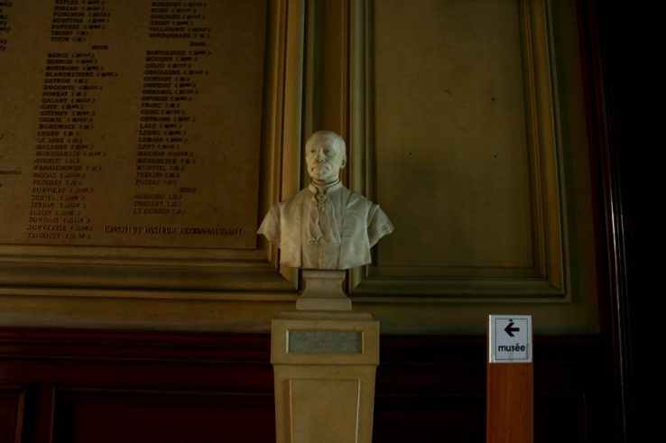 Joseph%20Grancher%27s%20bust%2C%20Institut%20Pasteur%2C%20Paris%20-%2002.JPG